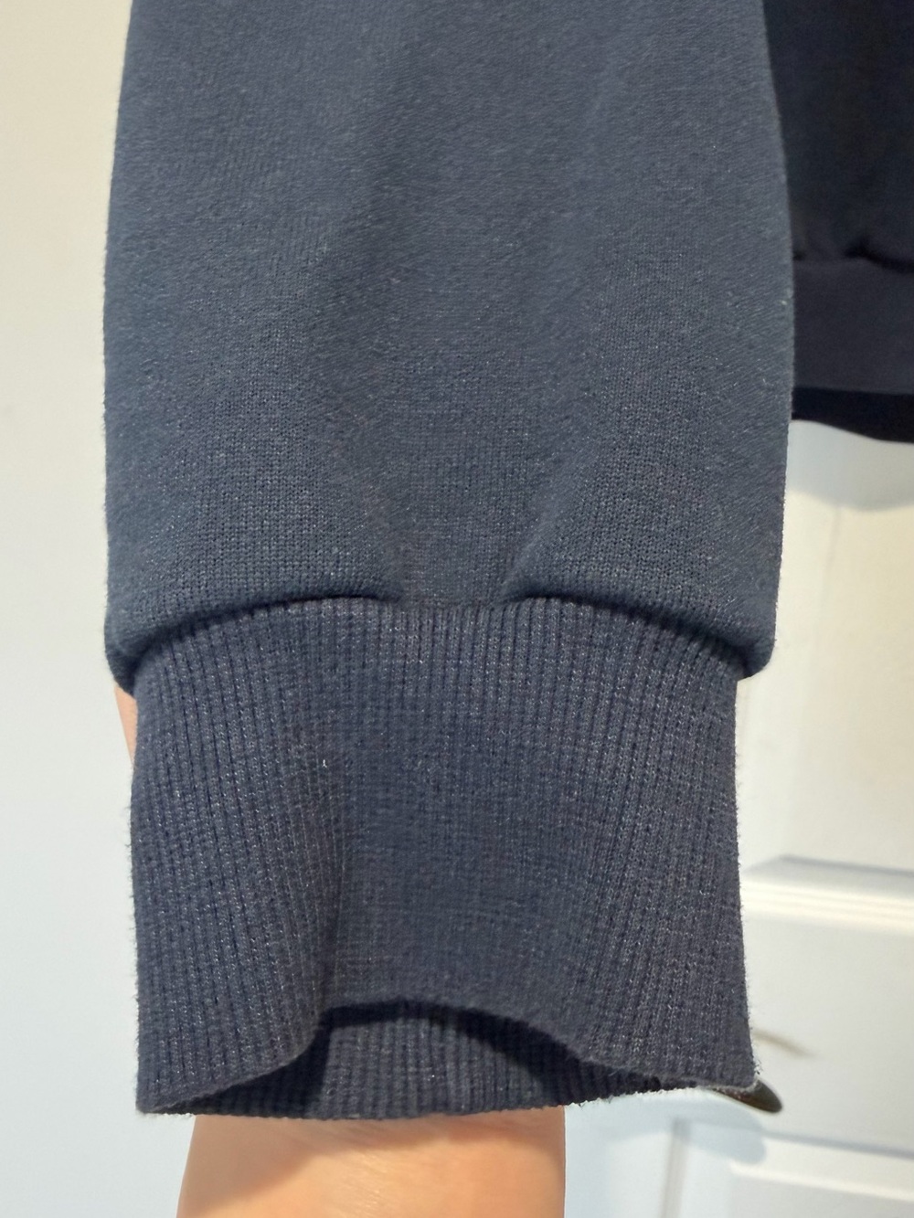 Auth.β
ALO Yoga Accolade Crewneck Pullover in βNavyβ Size Medium - Picture 5 of 7